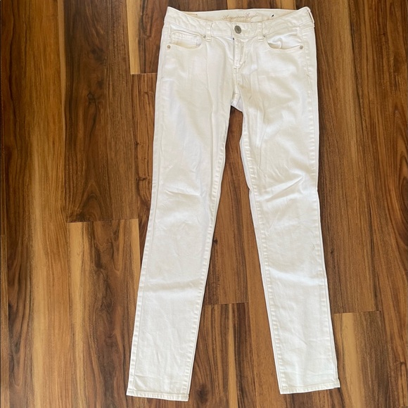 American Eagle Outfitters Denim - White American Eagle Jeans Size 2